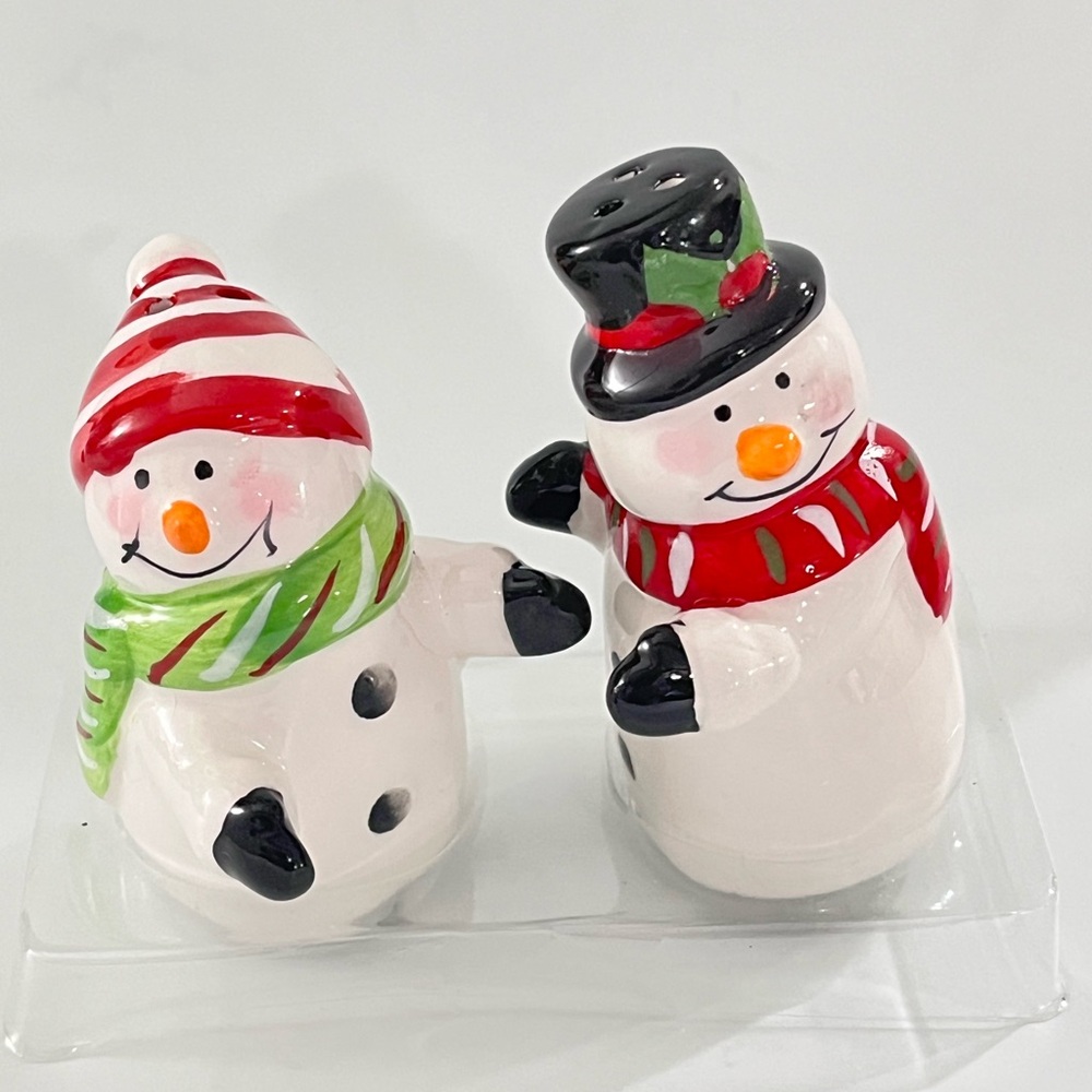 Christmas Holiday Snowman Salt and Pepper Shaker Set
